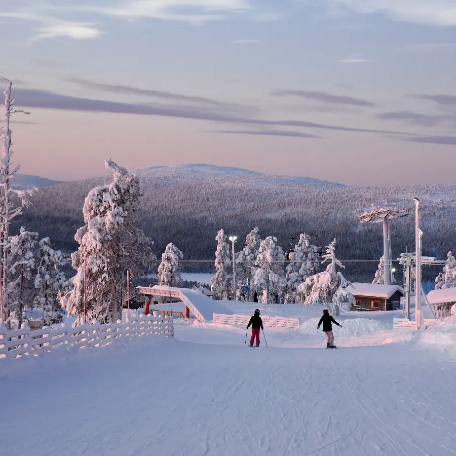Luxury Villa Utsun Otso skiing in Levi