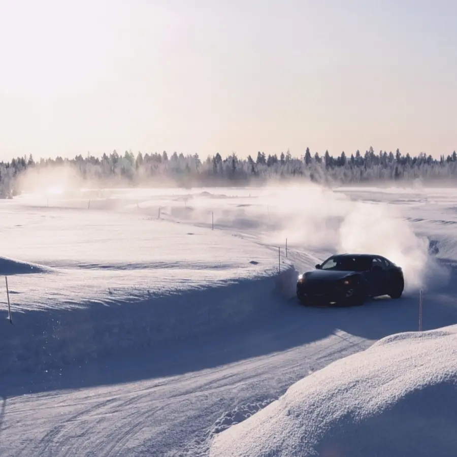 Luxury villa Utsun Otso winter driving